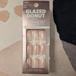 Impress Strawberry Glazed Donut Nails - 30 Count